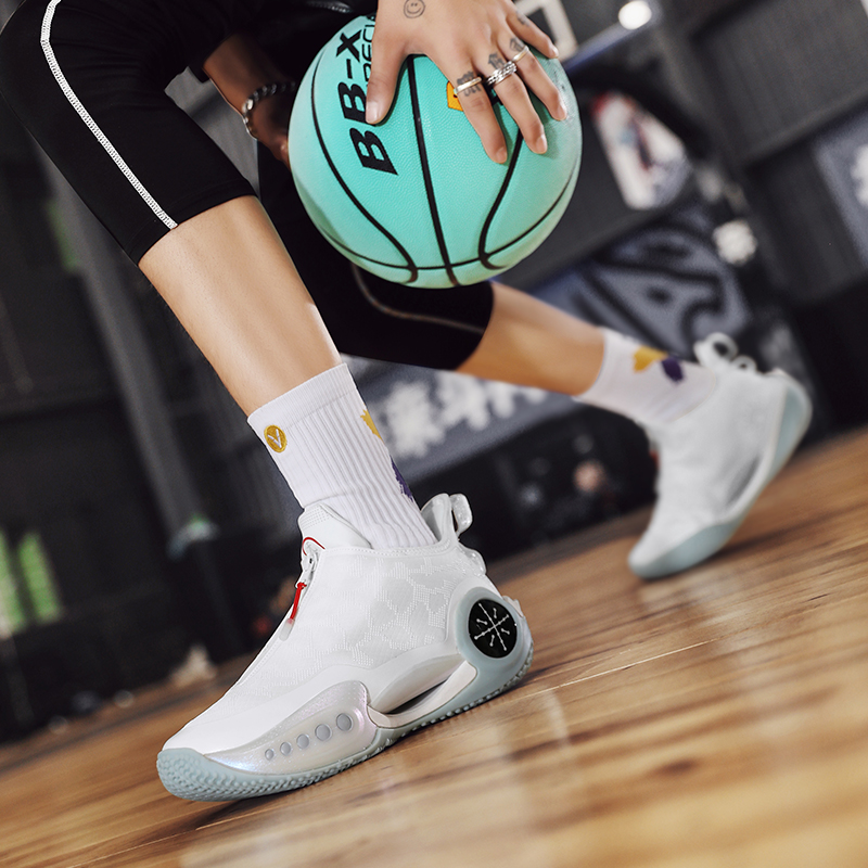 New Basketball Boots Men's Outdoor Sports Cushioning Anti-slip Basketball Shoes Breathable Sneakers