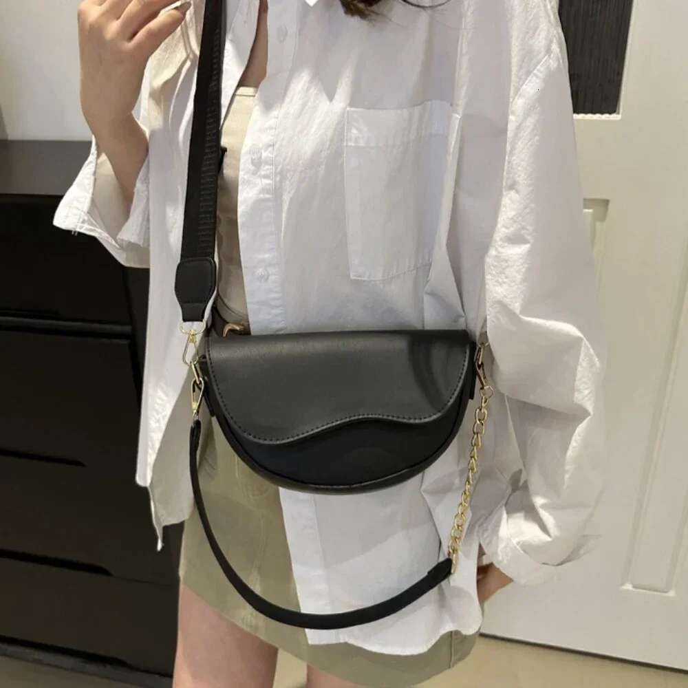 Fashion Shoulder PU Leather Women's Small Retro Flap Saddle Handbags Trend Chain Strap Crossbody Bag for Women