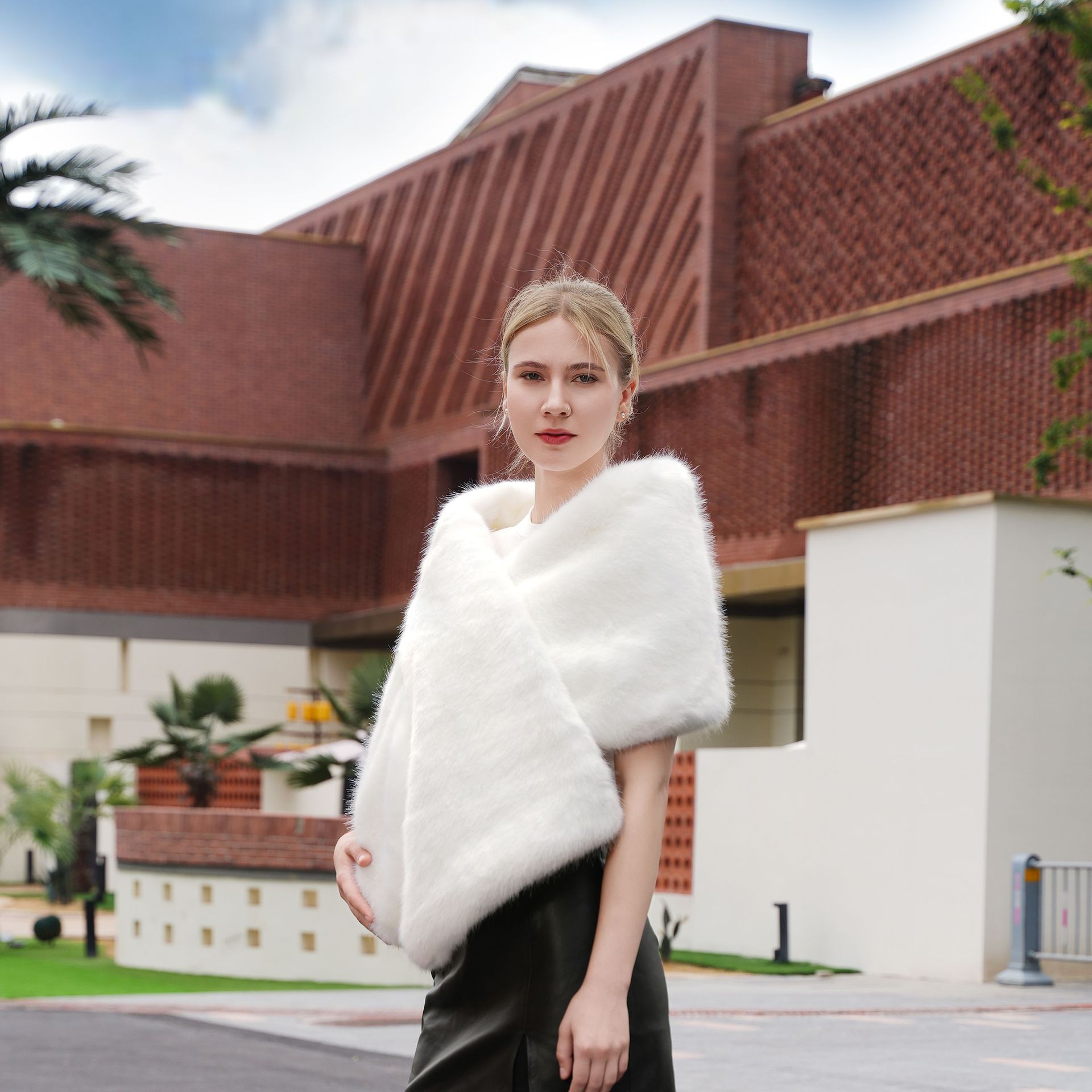 K1324 Cross-border autumn and winter new pure white imitation fur waistcoat cross neck scarf bride wedding dress cheongsam dress wool shawl