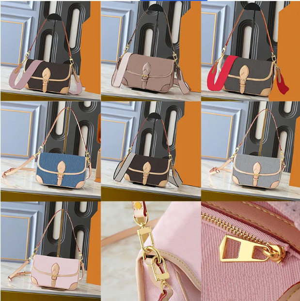 2025 Women's Makeup Bag Underarm Crossbody Bag Classic Retro Canvas Jacquard Petal Embossed Letter Handheld Wallet Shoulder Bag Handbag