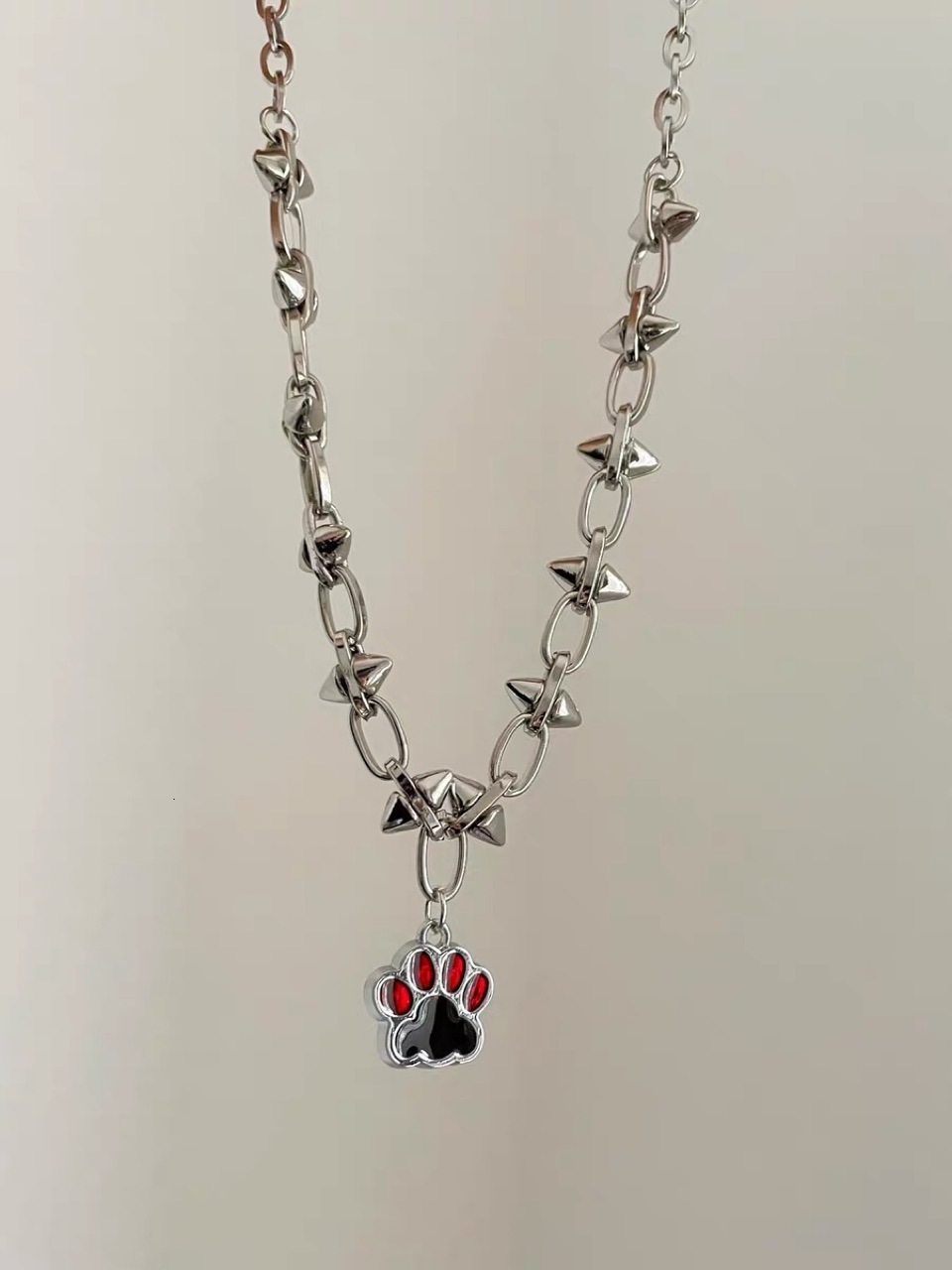 Luxury Jewelry Designer Jewelry Rebellious Meatball Cat Paw Rivet Necklace Y2K Hot Girl Dark Rock Punk Sweet Cool Red Black Ins Niche Versatile 01