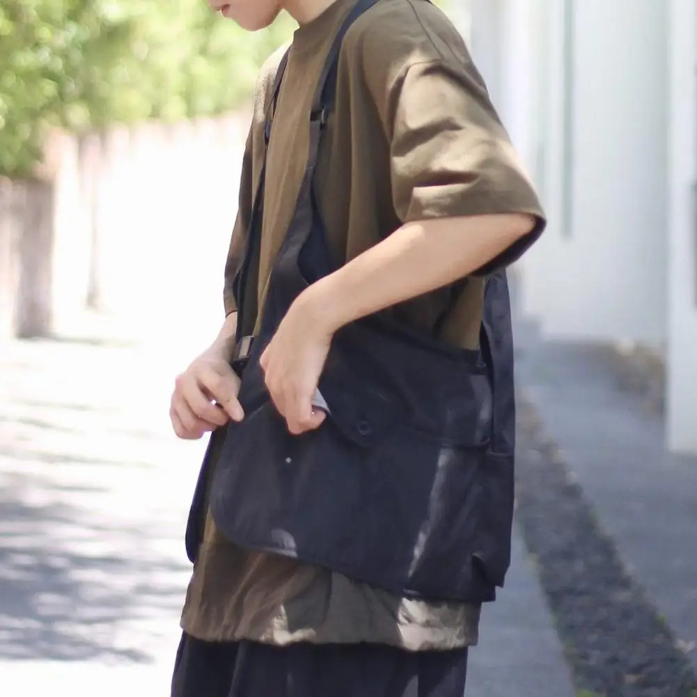 Chest Bag Vest HipHop Style Adjustable Straps n Multi Big Pockets Men Waistcoat Street Unisex Sports Streetwear 250707