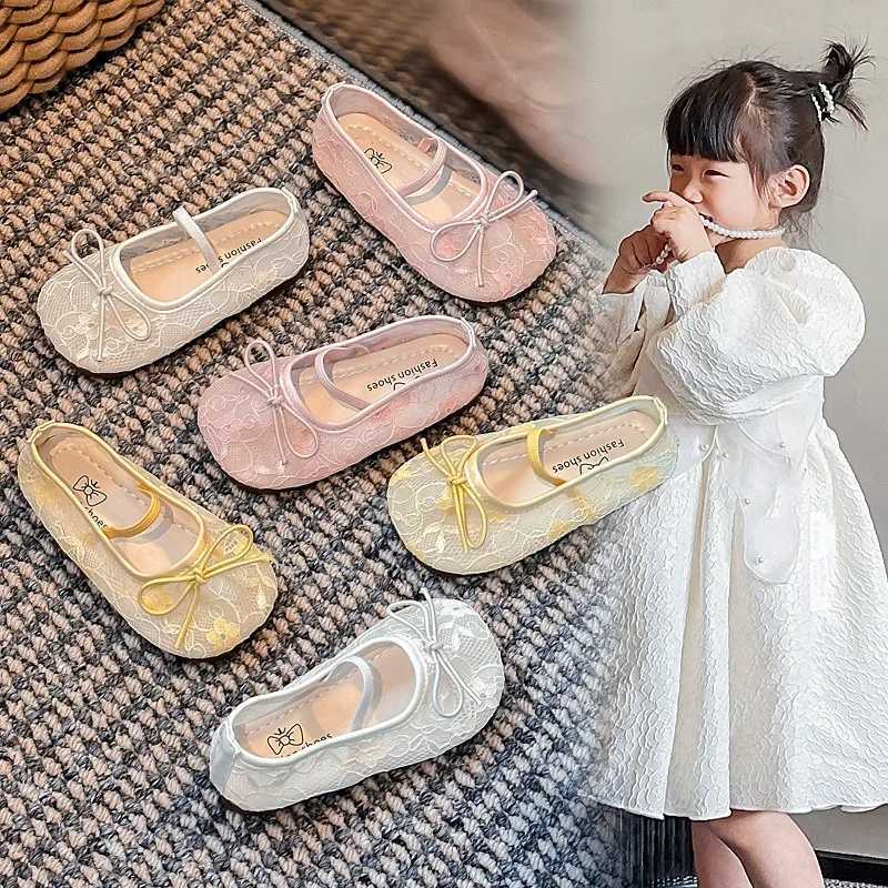 2025 Summer Children Flat Shoes Girls Princess Shoes Mesh Breathable Non Slip Soft Sole Lace Flower Bow Outdoor New Kids Sandals XJ250712