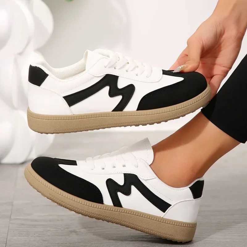 2025 Autumn Classic Womens Flat Luxury Shoes Leather Low Cut Lace-up Casual Round Toe Sneakers in Gray and White XJ250712