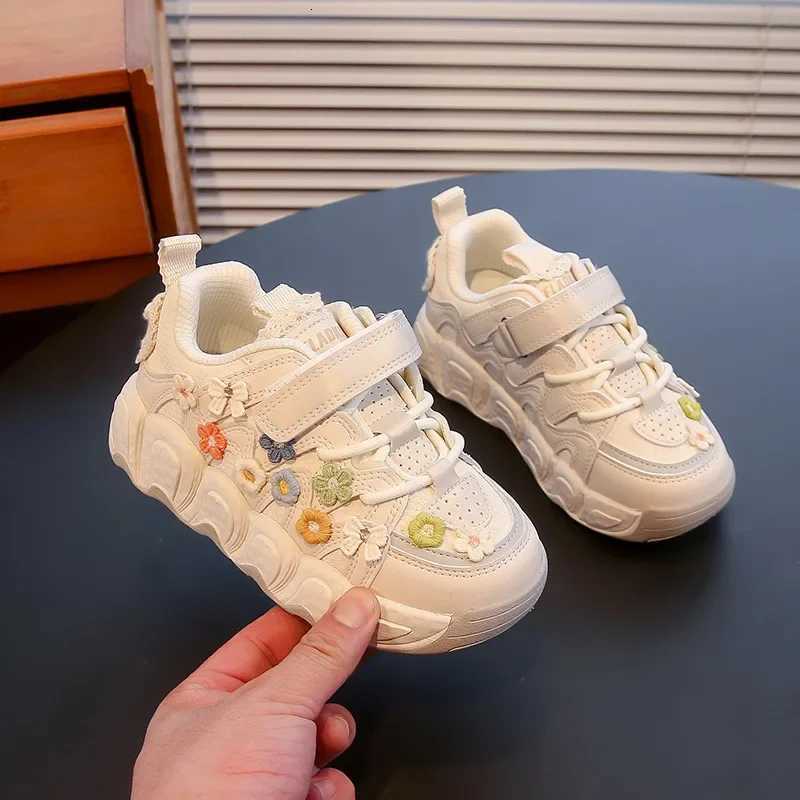 Kids Princess Shoes Thick Soft Sole Trendy Girls Sports Shoes Sweet Embroided 2024 New Fashion Children Sneakers with Flowers XJ250712