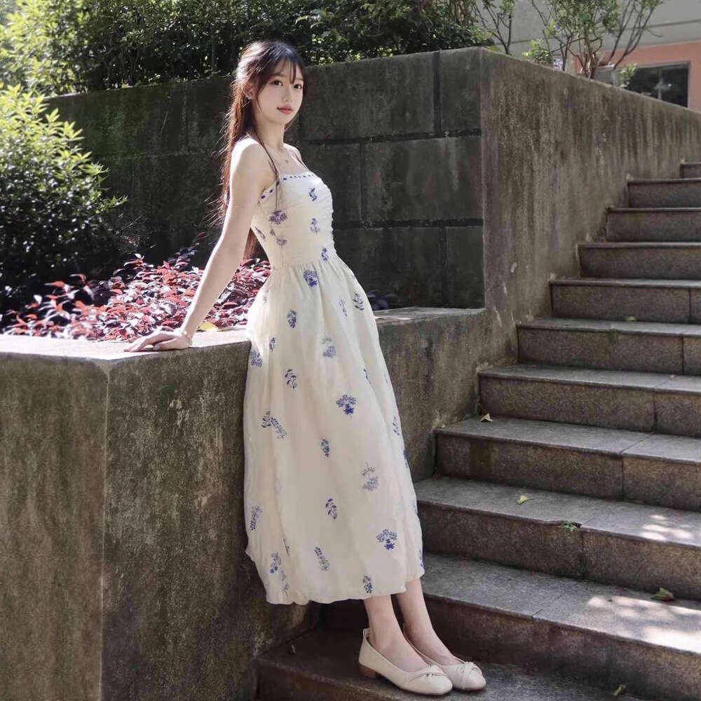 Summer New French Style First Love Gentle Temperament Blue Floral Strap Waist-Cinching A-Line Long Dress For Women B5