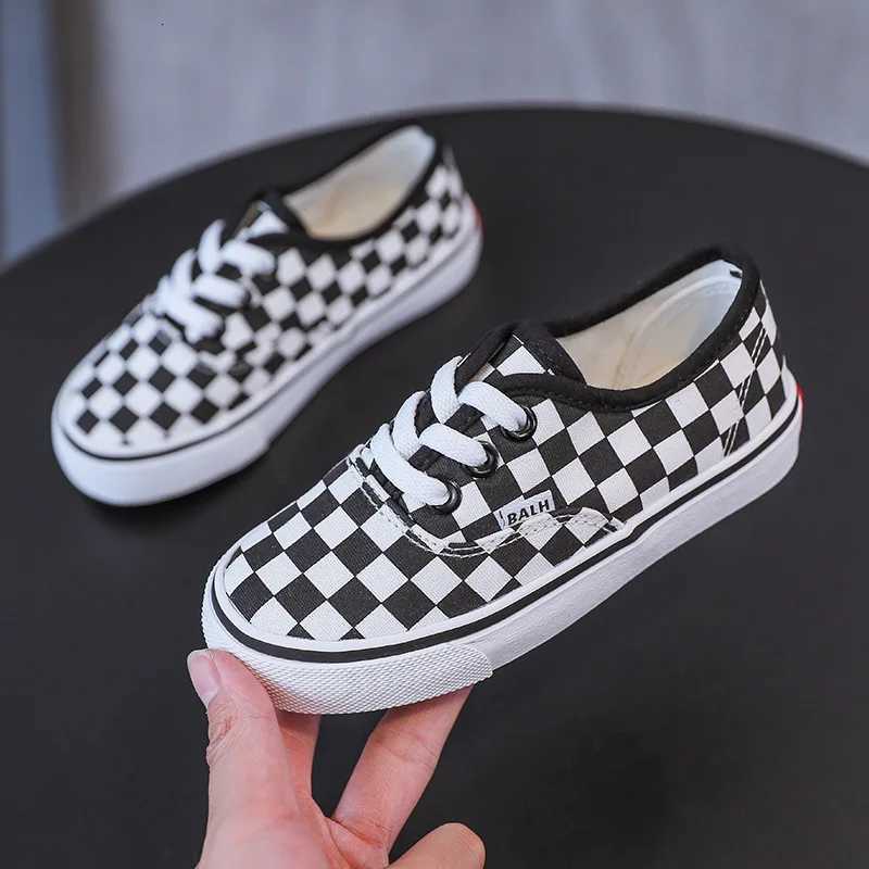New Spring and Fall Childrens Canvas Shoes Girls Small White Shoes Summer New Breathable Baby Cloth Shoes Board Shoes Boys Shoes XJ250712