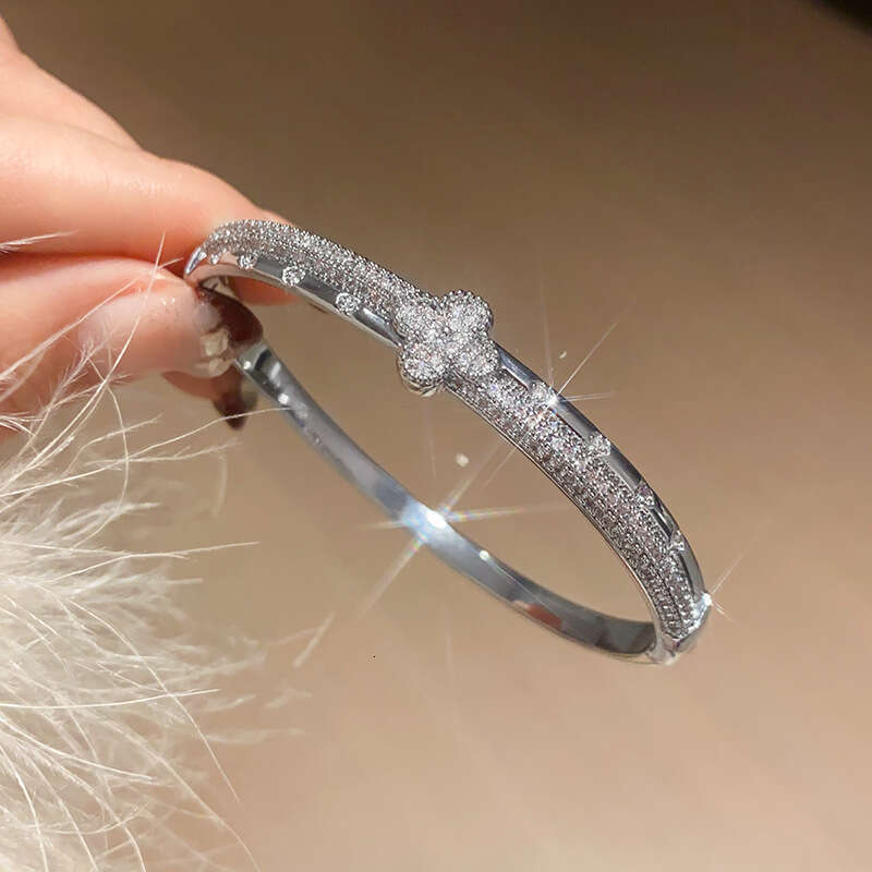 designer bracelet women Luxury jewelry designer gold silver moissanite lucky flower inlaid zirconium bracelet fashionable versatile high-end daily par - view 7