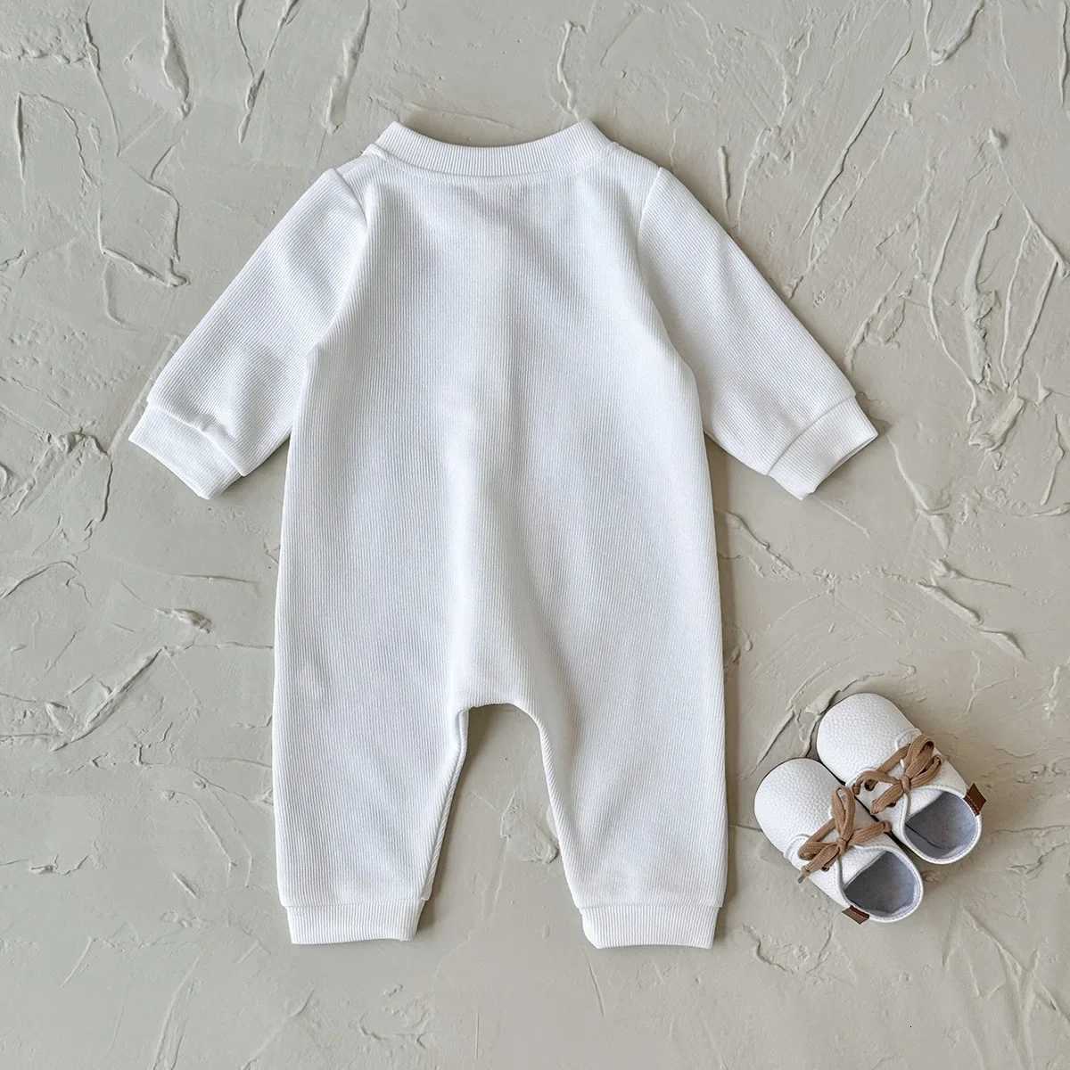 Baby Fashion Children Waffle Knit Baby Boys Romper Bear Print Snap Front Onesie 0-2Y Newborn Baby Girls Daily Outfit XJ250712