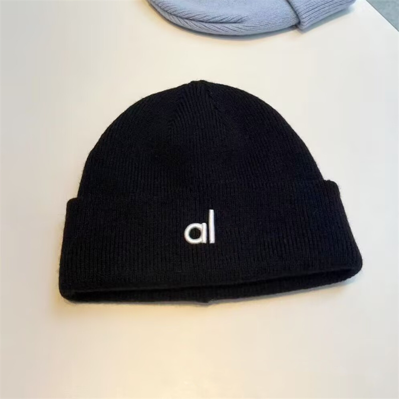 Luxurious knitted beanie hat new designer style winter hat men's and women's fashionable knit cap autumn wool New York jacquard warm skull for both men and women