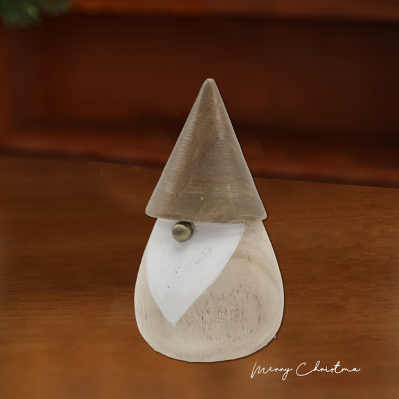 Elegant Wood Carving: Antique Senior Figure Art Piece Suitable for Home Studies & Tea Rooms