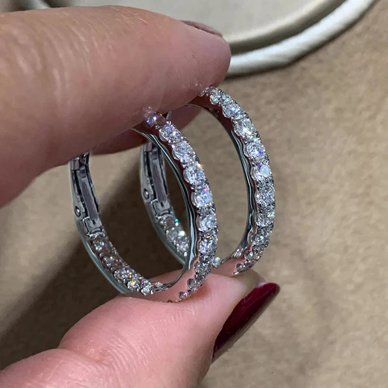 Huitan Classic Round Circle Hoop Earrings with Round Cubic Zirconia Exquisite Temperament Womens Earrings Jewelry Gifts 250708