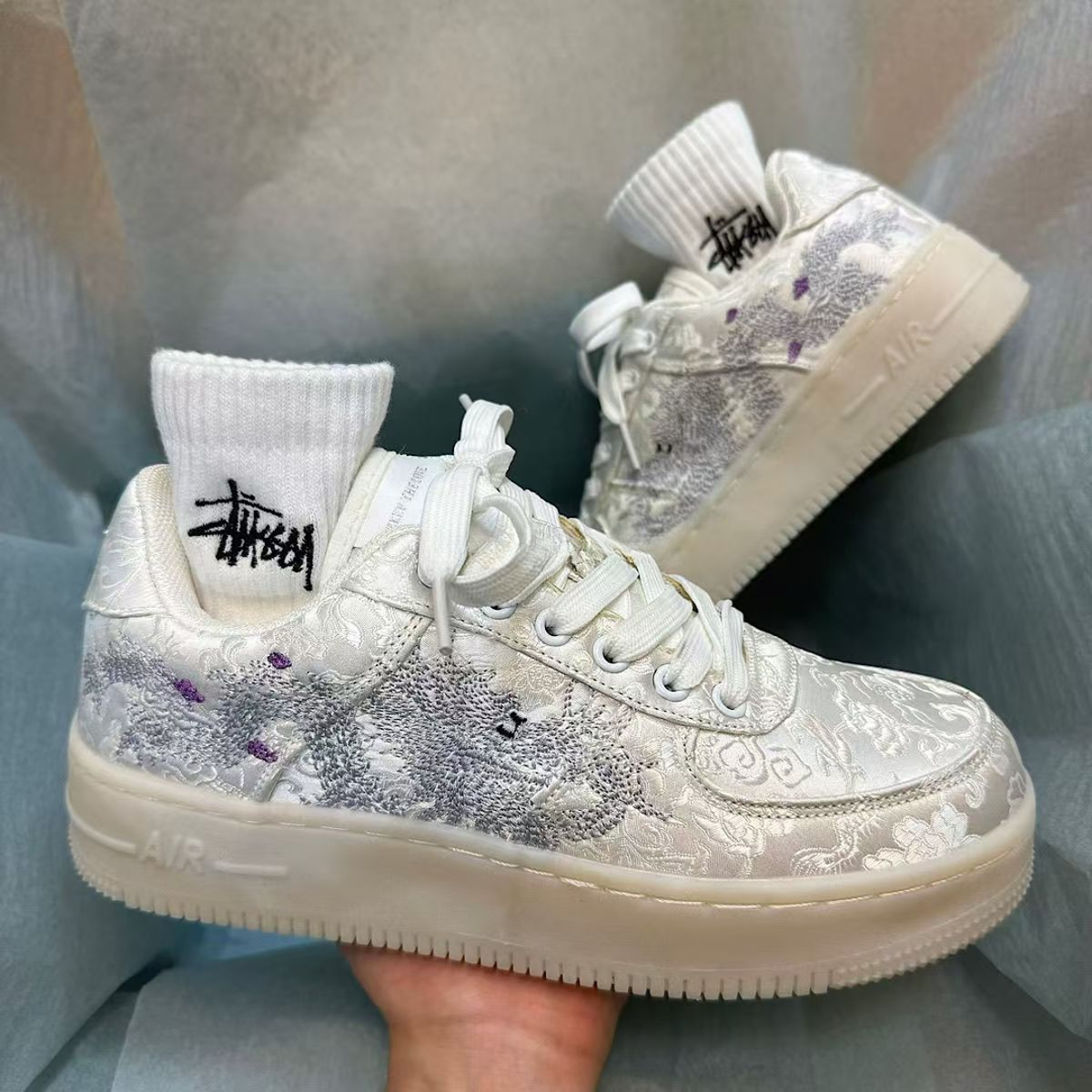 Designer free shipping Casual Shoes Silk board shoes couple design dragon pattern embroidery white shoes thick soled casual trendy shoes silvery
