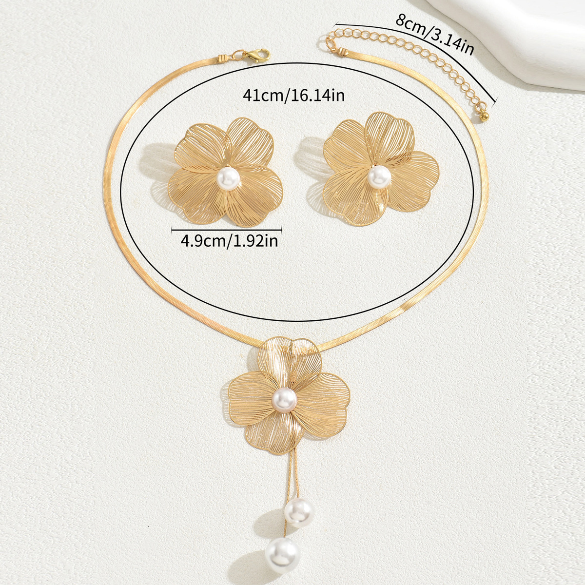 Luxury Jewelry Designer Jewelry European And American Cross-border Women's Necklace And Earring Set Versatile Flower Inlaid Pearl Design Niche Lo