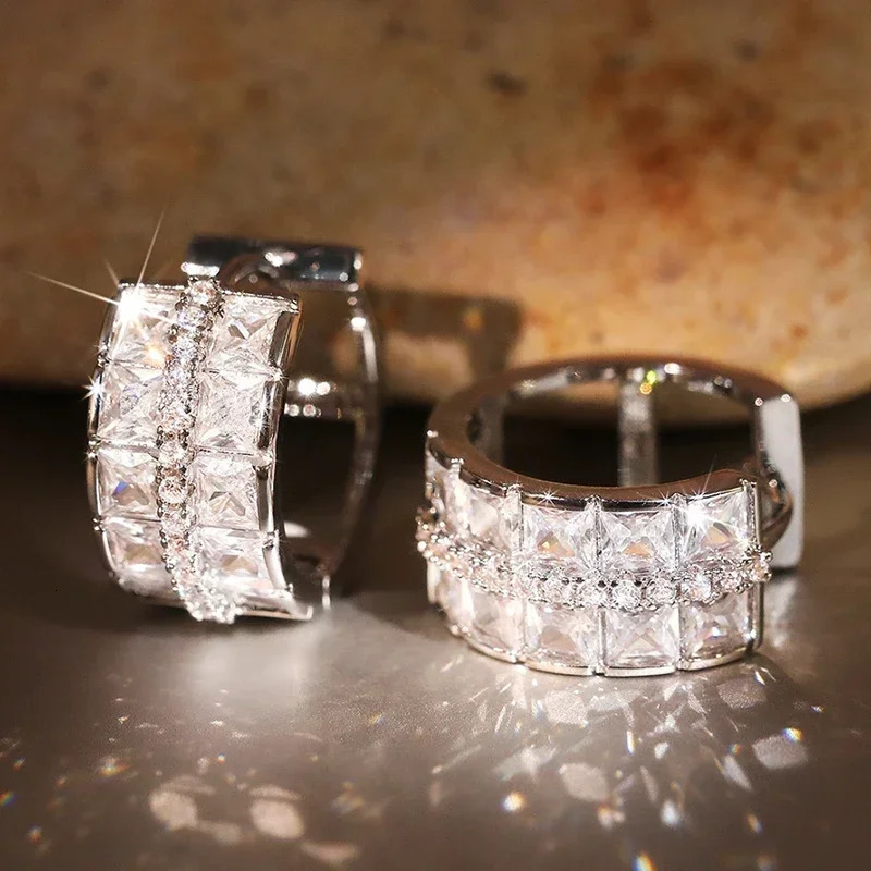 Huitan Dainty Chic Hoop Earrings with Cubic Zirconia Fashion Bright Ear Accessories Charming Party Jewelry for Women 250708
