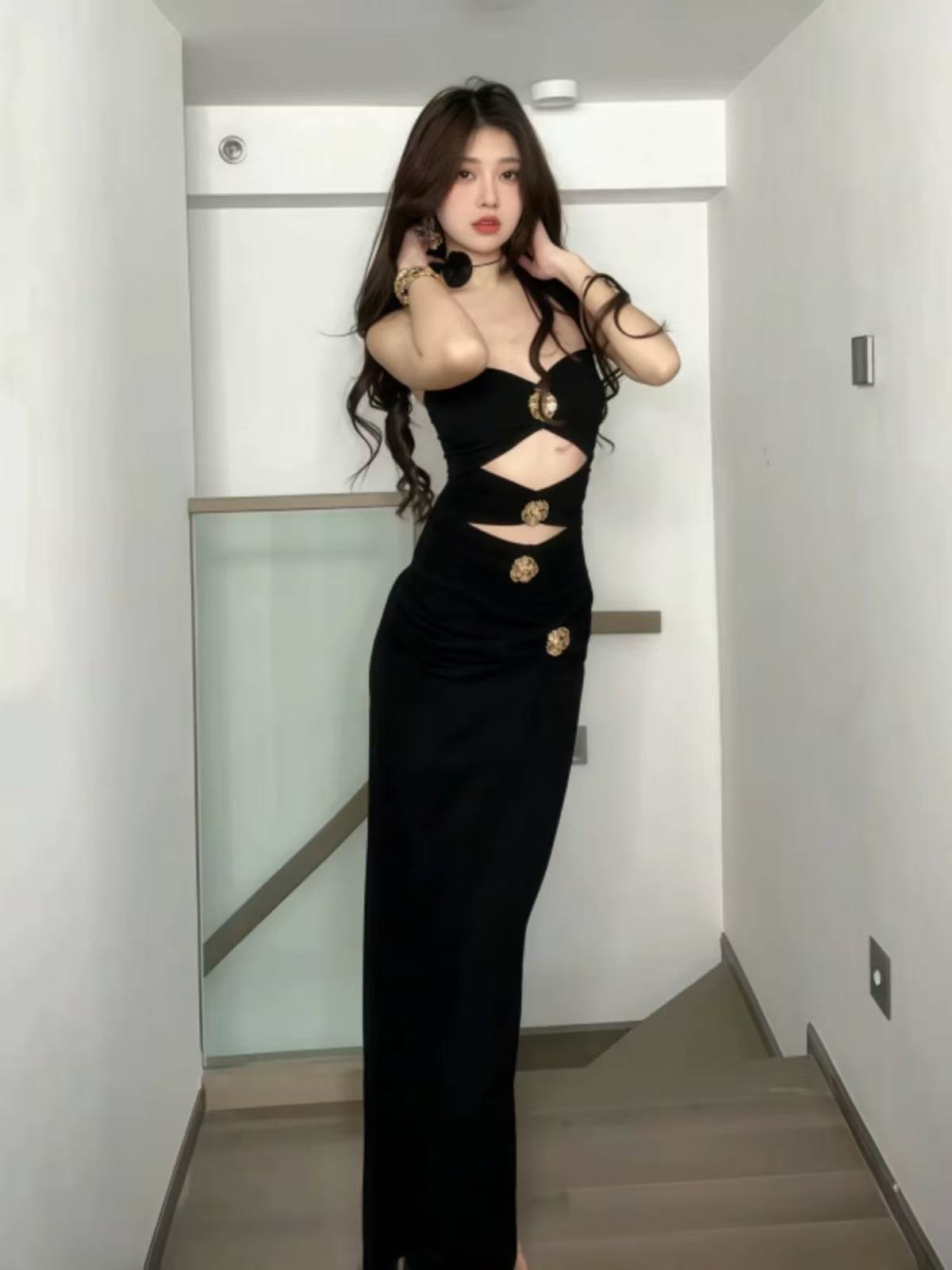 Black sexy open-necked dress for women in summer, tight-fitting and edgy design with a waistline, long skirt