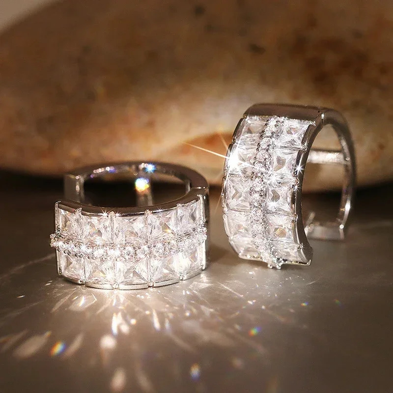 Huitan Dainty Chic Hoop Earrings with Cubic Zirconia Fashion Bright Ear Accessories Charming Party Jewelry for Women 250708