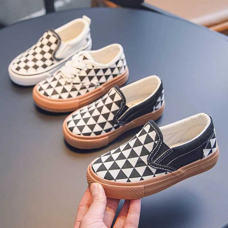 Childrens Canvas Shoes Boys Shoes Plaid Plate Shoes Spring and Summer New Girls Shoes Baby Casual Shoes Childrens ShoesXJ250712
