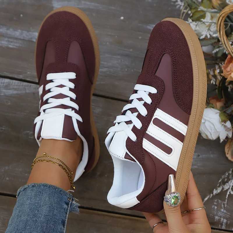 5 Black White Striped Flat Sneakers Women Lightweight Lace Up Sports Shoes Woman N Slip Breathable Casual Sneakers 2025 XJ250712