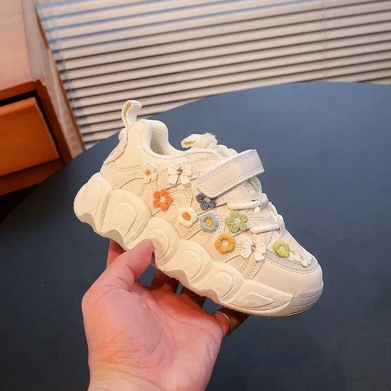 Kids Princess Shoes Thick Soft Sole Trendy Girls Sports Shoes Sweet Embroided 2024 New Fashion Children Sneakers with Flowers XJ250712