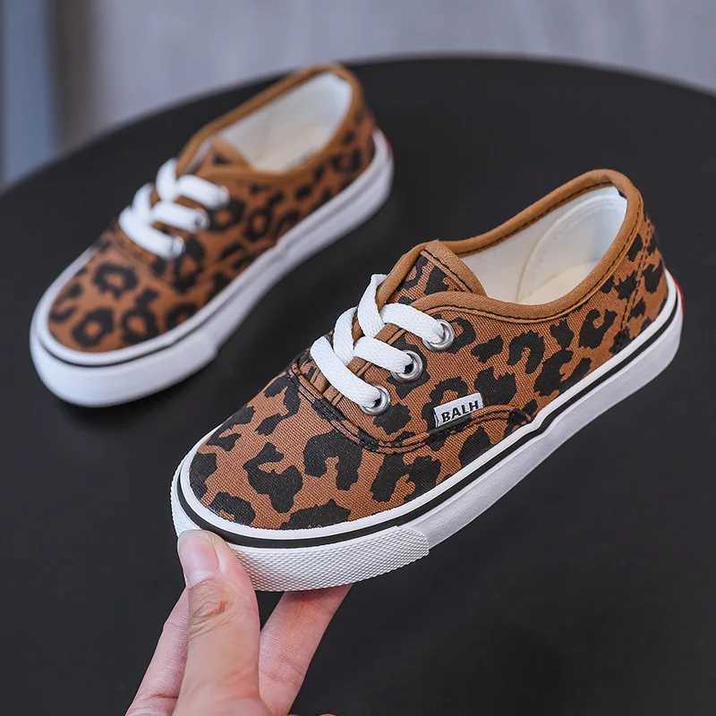 New Spring and Fall Childrens Canvas Shoes Girls Small White Shoes Summer New Breathable Baby Cloth Shoes Board Shoes Boys Shoes XJ250712
