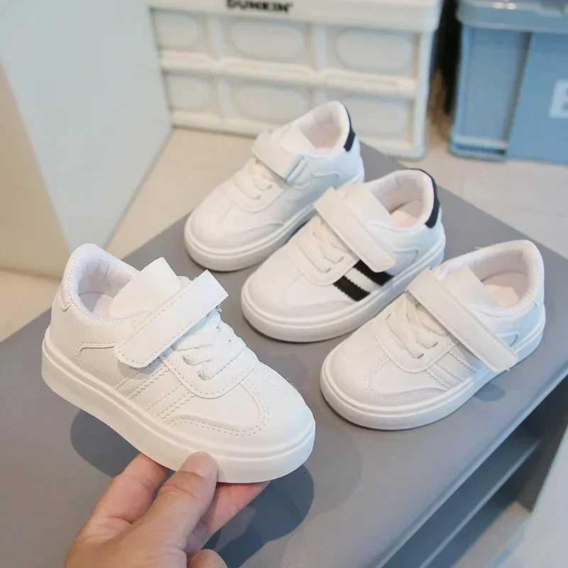 2025 New Fashion Kids Sports Shoes for School Boys Girls White Shoes Non-slip Soft Sole Children Casual Shoes Hook loop Trendy XJ250712