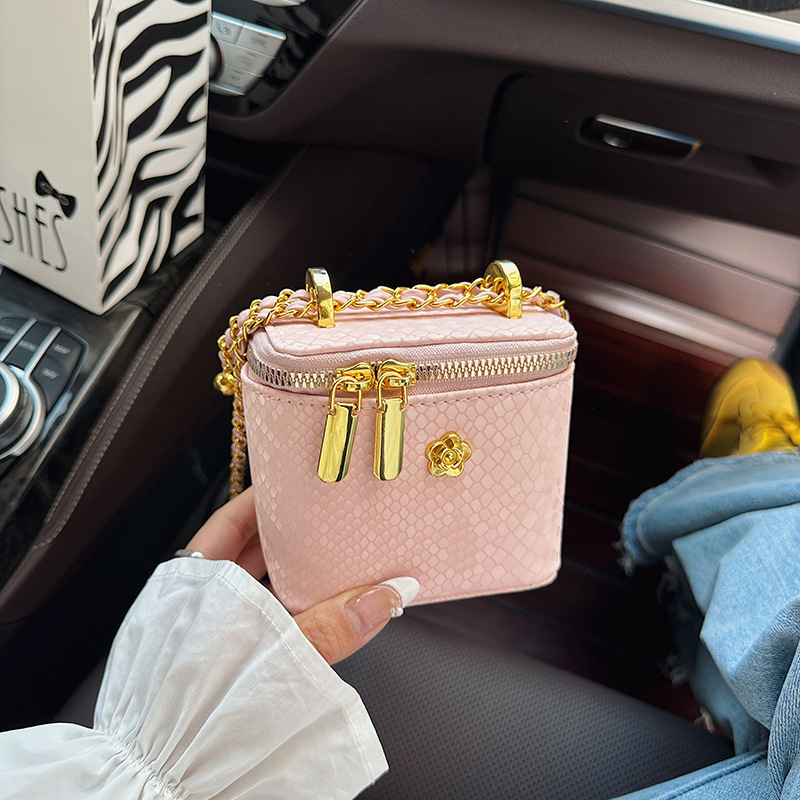 Luxury Brand Designer Bag Fashionable Small Bag For Women New High-Quality Texture Niche Handheld Box Mini Lipstick Stylish Crossbody Bag Large And Sm