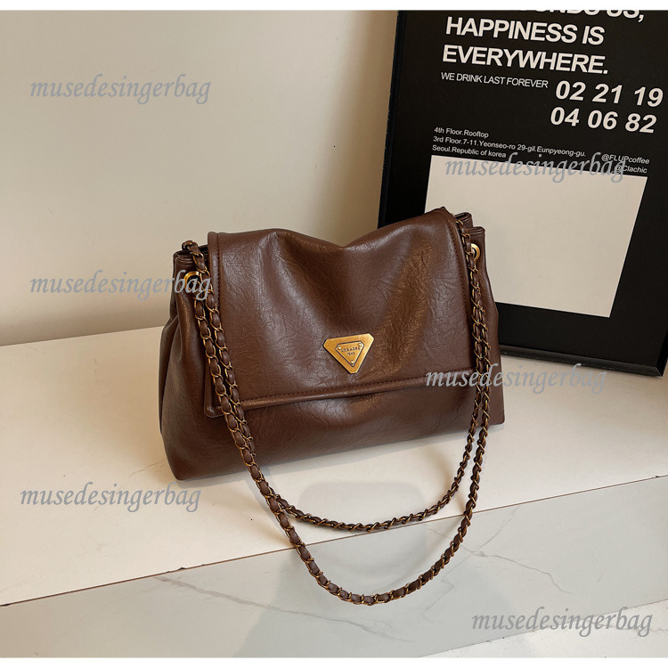 Luxury Brand Designer Bag (Designer Triangle Bag) Large Capacity Stylish 2024 New Trendy Women's Crossbody Bag Commuter Chain Shoulder Tote Bag