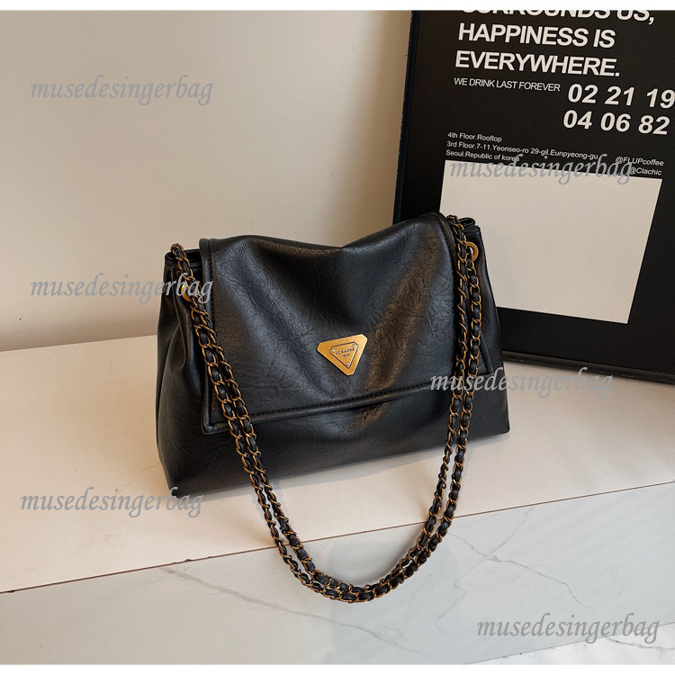 Luxury Brand Designer Bag (Designer Triangle Bag) Large Capacity Stylish 2024 New Trendy Women's Crossbody Bag Commuter Chain Shoulder Tote Bag
