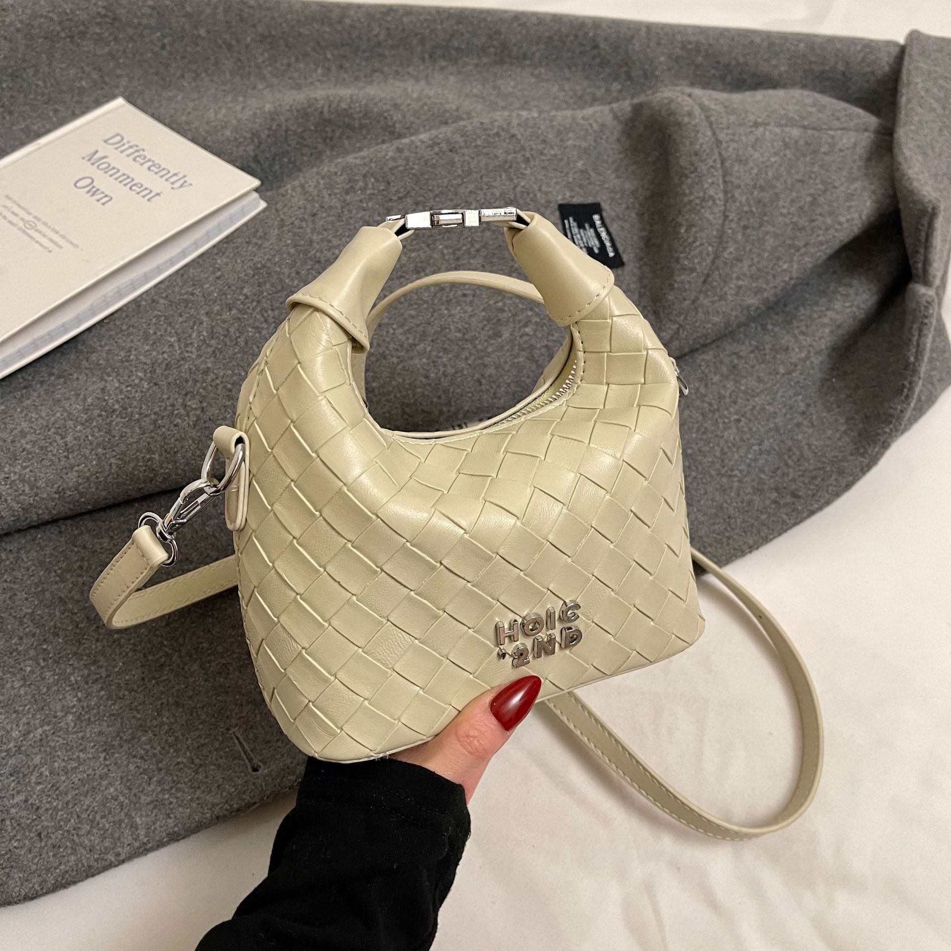 Luxury Brand Designer Bag Minimalist Woven Design Handbag Tiktok Same Style Dumpling Bag Korean Style Daily Versatile Commuting Shoulder Crossbody Wom
