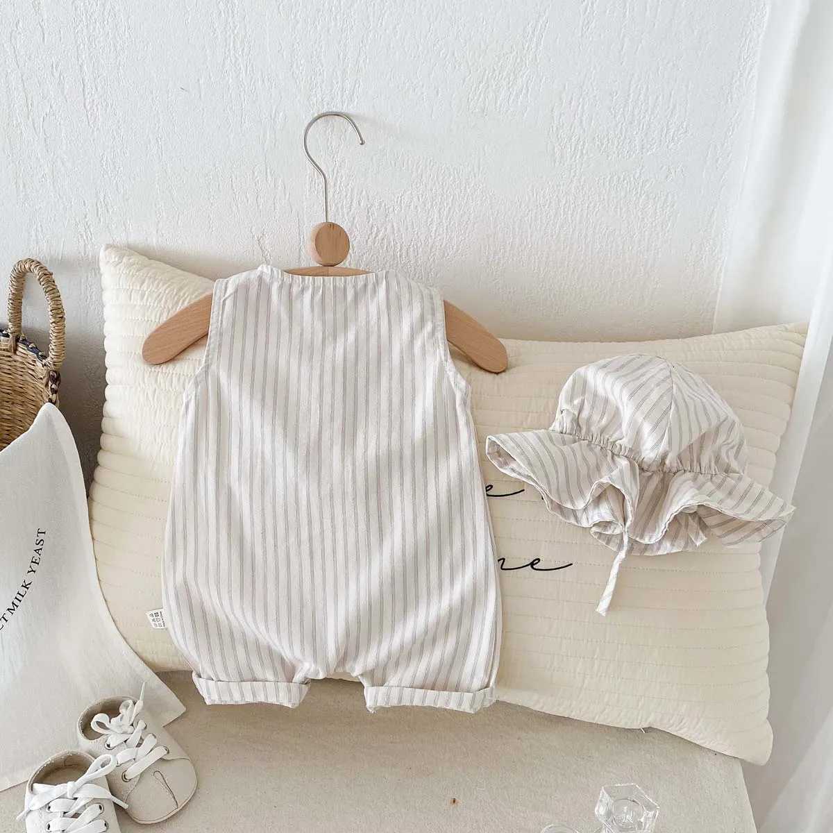 Korean Sle Newborn Bodysuit Striped Sleeveless Baby Romper with Hat Two Piece 0-24 Months Infant Onesie XJ250712