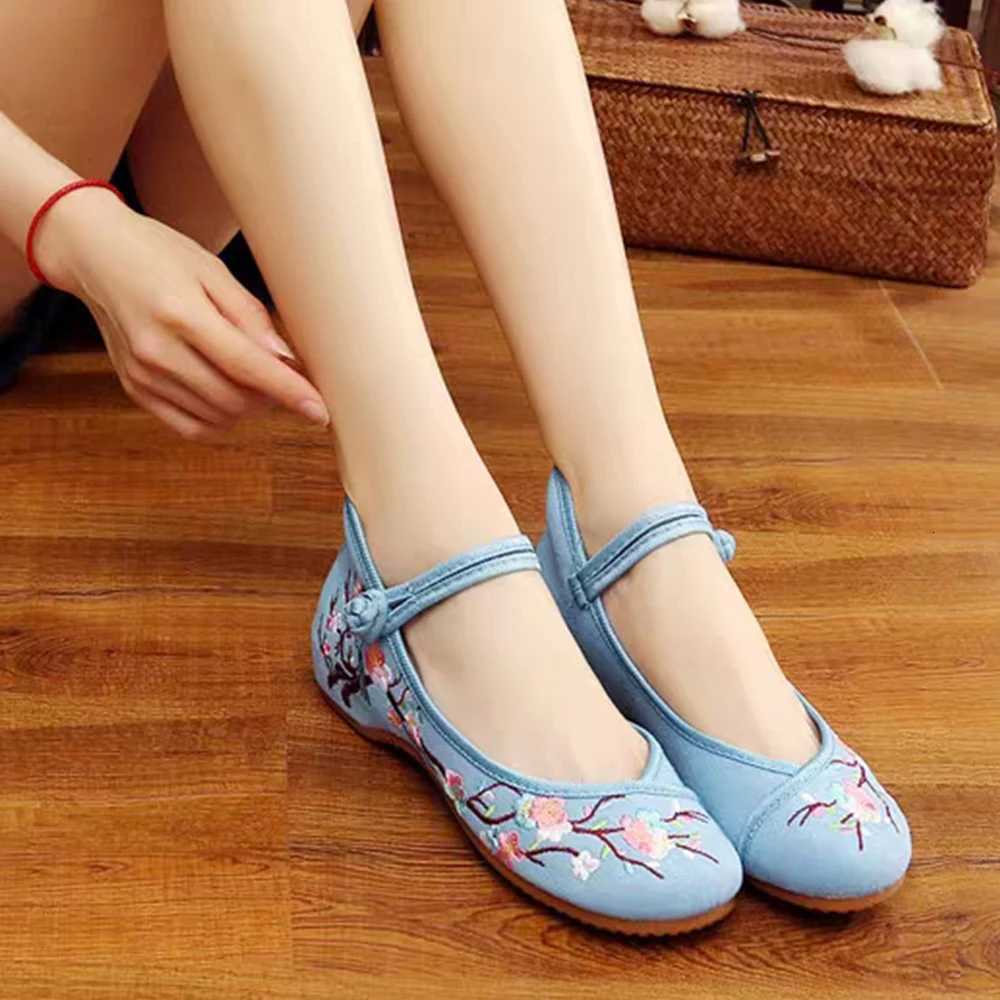Embroidery Hanfu Shoes Womens Cheongsam Shoes Low Heel Single Shoes Mercerized Satin Chinese Elements Flat Heel Shoes XJ250712