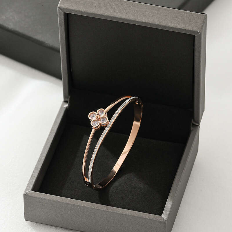 Hot luxury jewelry designer bracelet four leaf clover single row tennis full diamond bracelet gold silver zircon flower high-end titanium steel bracel