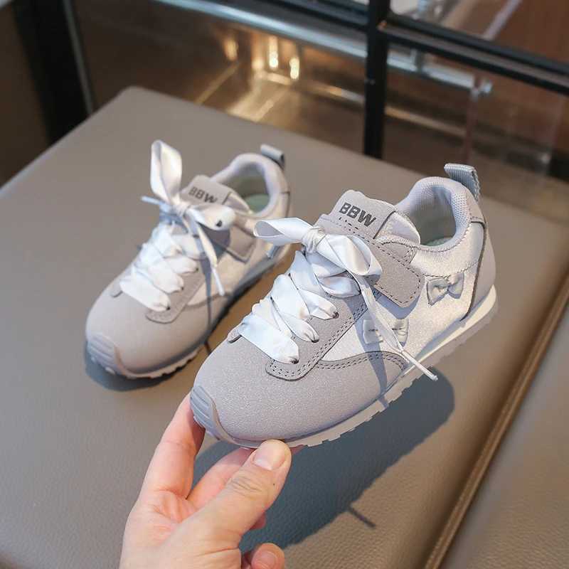 2025 New Girls Sneakers Pink Gray Versatile Childrens Sports Shoes Casual Spring Autumn Kids Fashion School Running Sneakers XJ250712