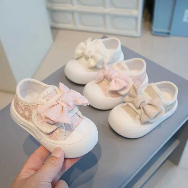 1-5 Years Canvas Shoes Soft Soled Childrens Shoes Spring Autumn Baby Butterfly Knot Shaped Skateboard Shoes Girls Slip-On ShoesXJ250712