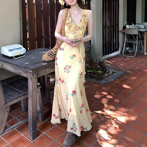 Summer new women's dress rose garden V-neck ruffled flower chiffon holiday style dress designer dress summer waist slimming seaside vacation long