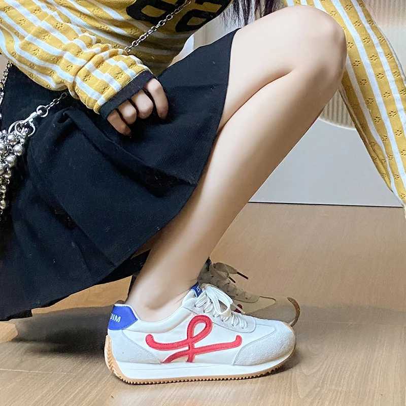 Womens Designer Shoes Lightweight Lace Up Womens Vulcanized Shoes Low Cut Casual Sports Shoes Womens Forrest Gump Shoes XJ250712