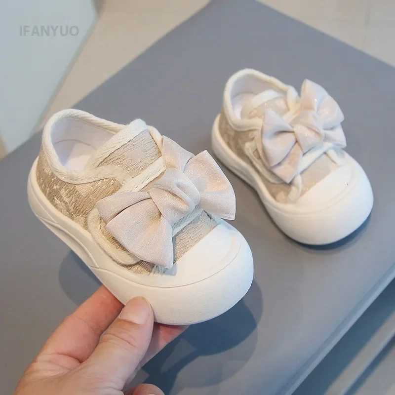 1-5 Years Canvas Shoes Soft Soled Childrens Shoes Spring Autumn Baby Butterfly Knot Shaped Skateboard Shoes Girls Slip-On ShoesXJ250712