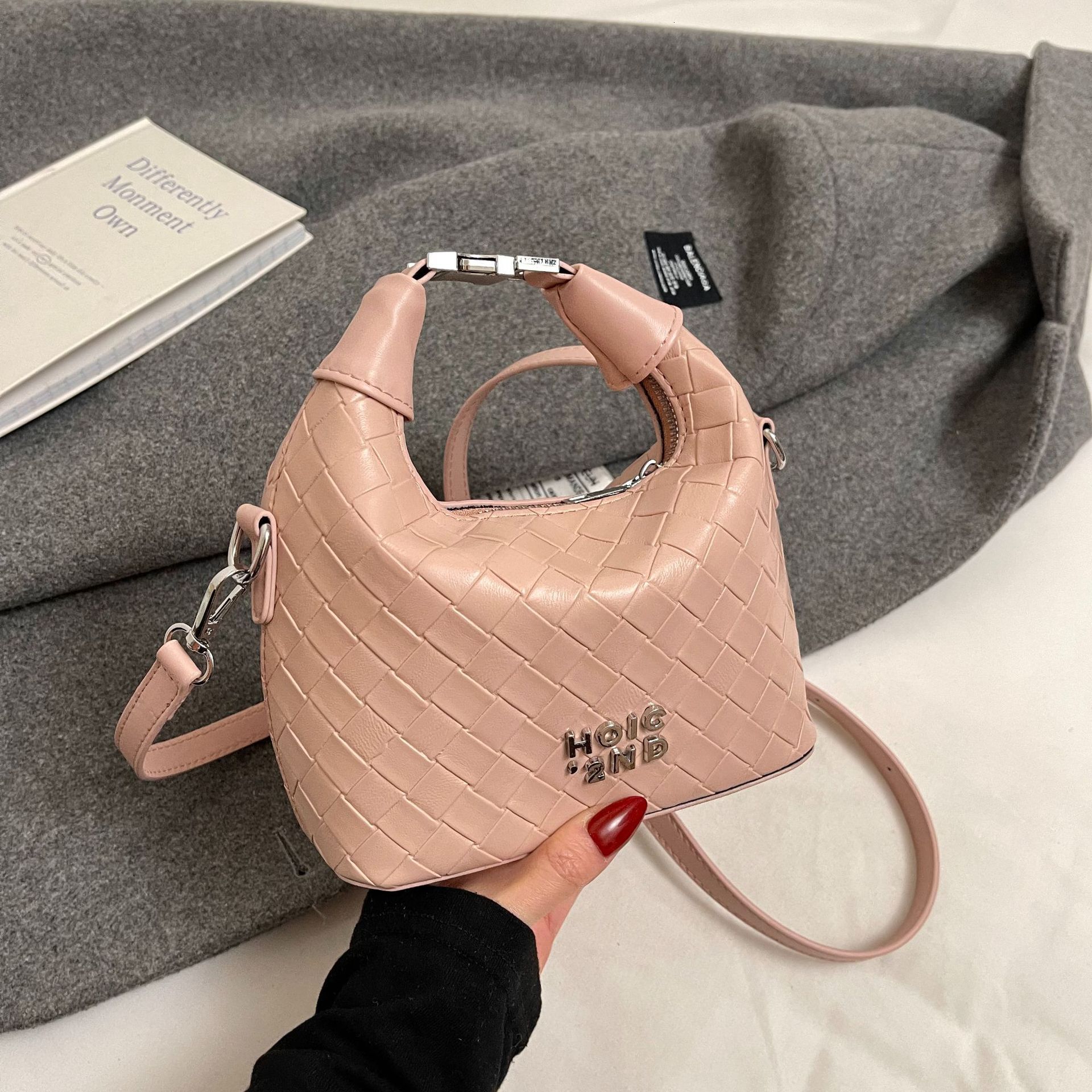 Luxury Brand Designer Bag Minimalist Woven Design Handbag Tiktok Same Style Dumpling Bag Korean Style Daily Versatile Commuting Shoulder Crossbody Wom