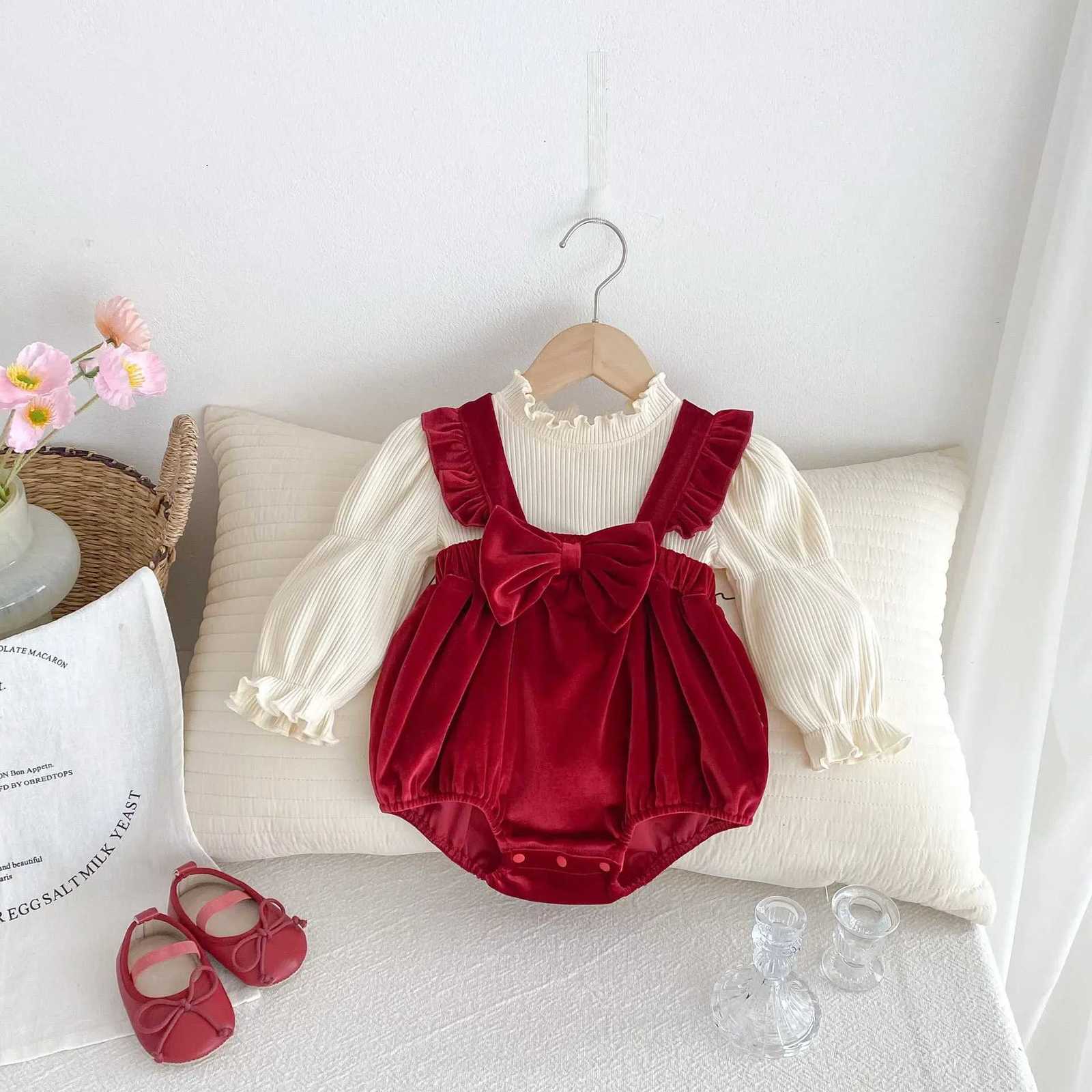 Cotton Red Velvet Romper Fake 2Pcs Ruffle Trim Bowknot Onesie 0-2Y Baby Girls Bodysuit Sleek Elegant Outfit Clothes for Girls XJ250712