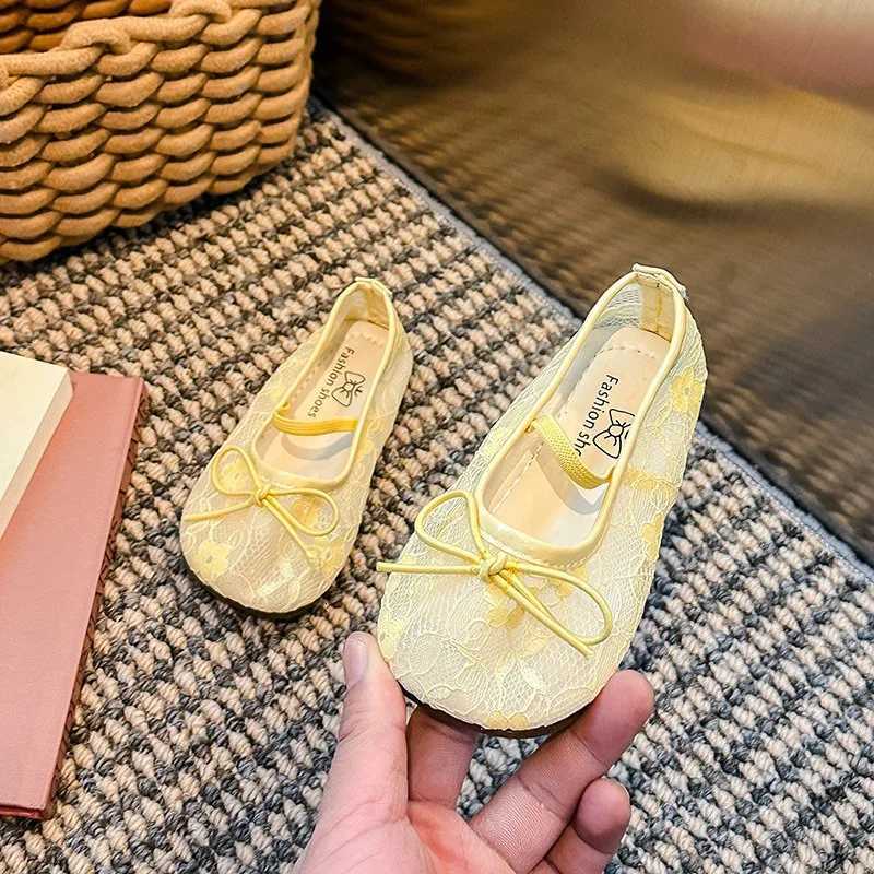 2025 Summer Children Flat Shoes Girls Princess Shoes Mesh Breathable Non Slip Soft Sole Lace Flower Bow Outdoor New Kids Sandals XJ250712