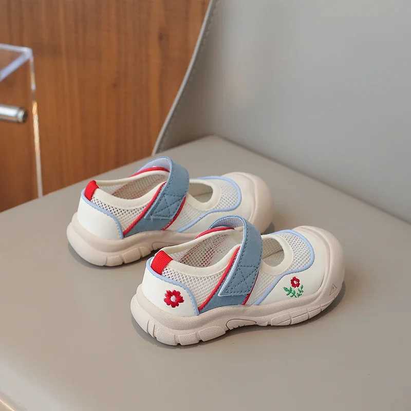2024 New Kids Girls Sport Shoes Versatile Hook Loop Cute Flowers Embroidery Summer Children Fashion Sport Shoes Wrapped Toes XJ250712