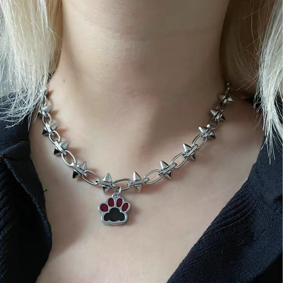 Luxury Jewelry Designer Jewelry Rebellious Meatball Cat Paw Rivet Necklace Y2K Hot Girl Dark Rock Punk Sweet Cool Red Black Ins Niche Versatile 01