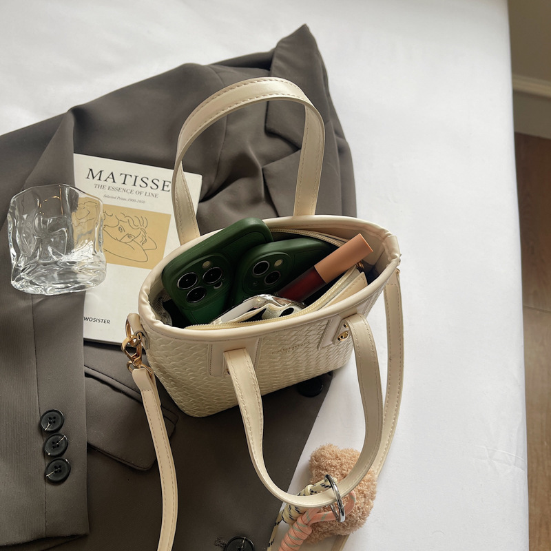 Luxury Brand Designer Bag This Year's Trend Small Bags For Women 2025 New Versatile Crossbody Bag Textured Niche Woven Handbag Bucket Bag