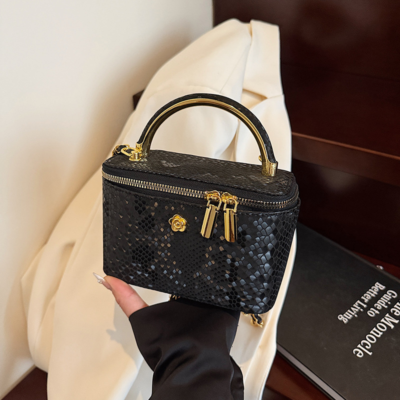 Luxury Brand Designer Bag Fashionable Small Bag For Women New High-Quality Texture Niche Handheld Box Mini Lipstick Stylish Crossbody Bag Large And Sm