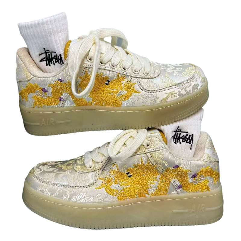 Designer free shipping Casual Shoes Silk board shoes couple design dragon pattern embroidery white shoes thick soled casual trendy shoes silvery