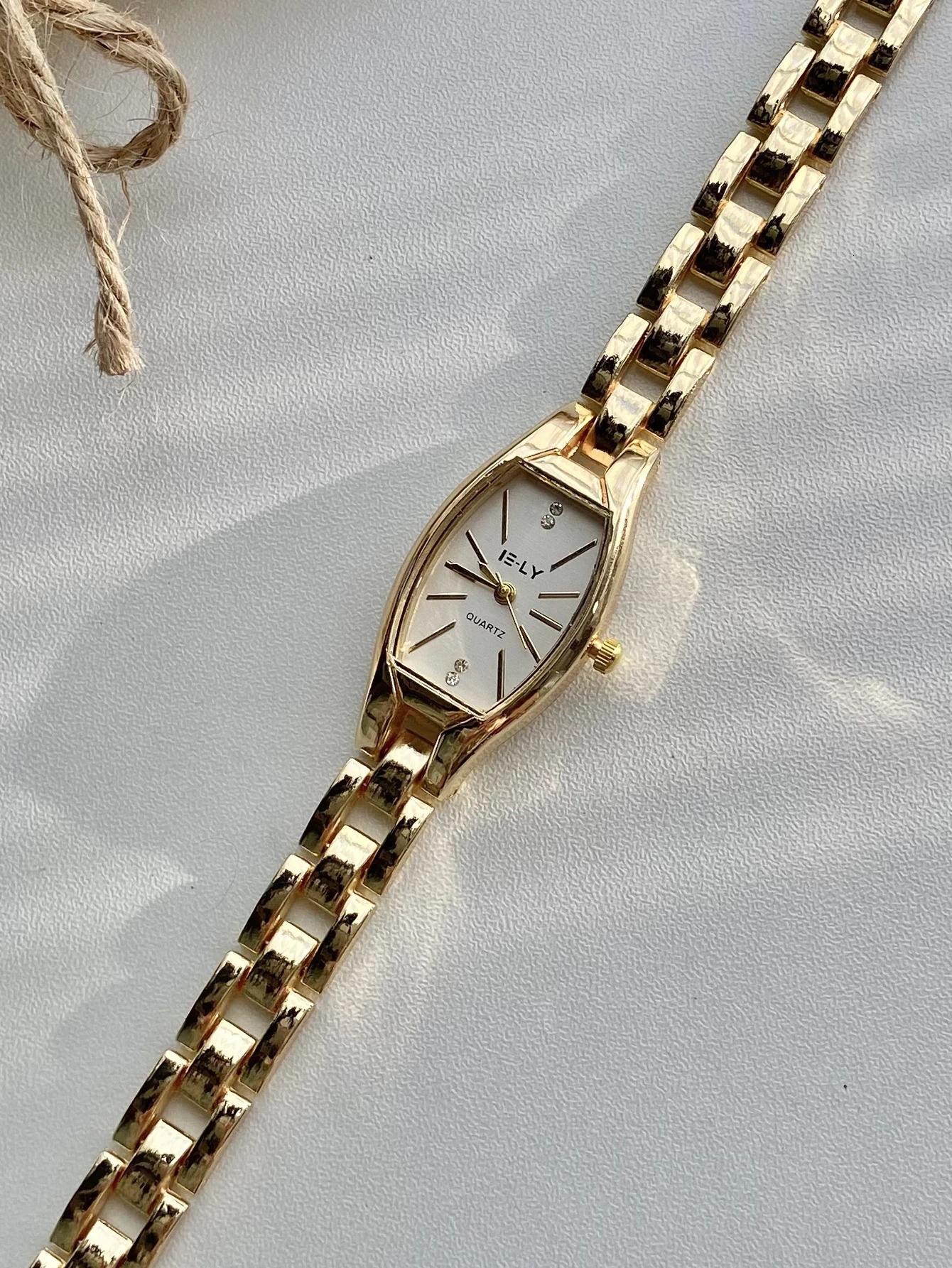 Watch Oval Diamond Inlaid Bracelet Wristwatch Female Fashion Quartz Clock Watches 250723