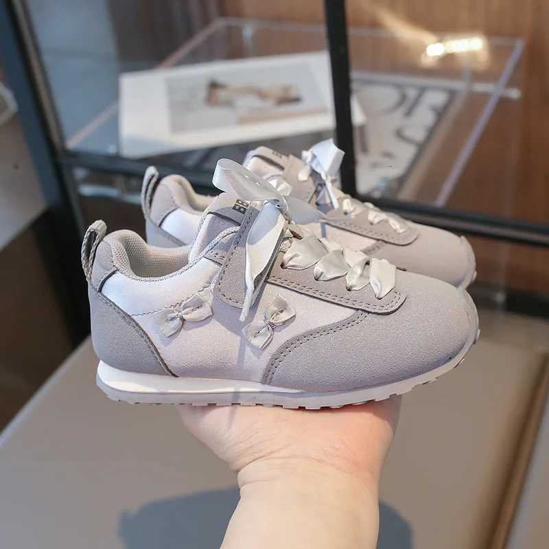 2025 New Girls Sneakers Pink Gray Versatile Childrens Sports Shoes Casual Spring Autumn Kids Fashion School Running Sneakers XJ250712