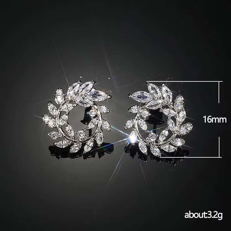 Hot-Sale Fashion Leaf Design Earring for Women White Cubic Zircon Luxury Wedding Engagement Fashion Jewelry Stud Earrings
