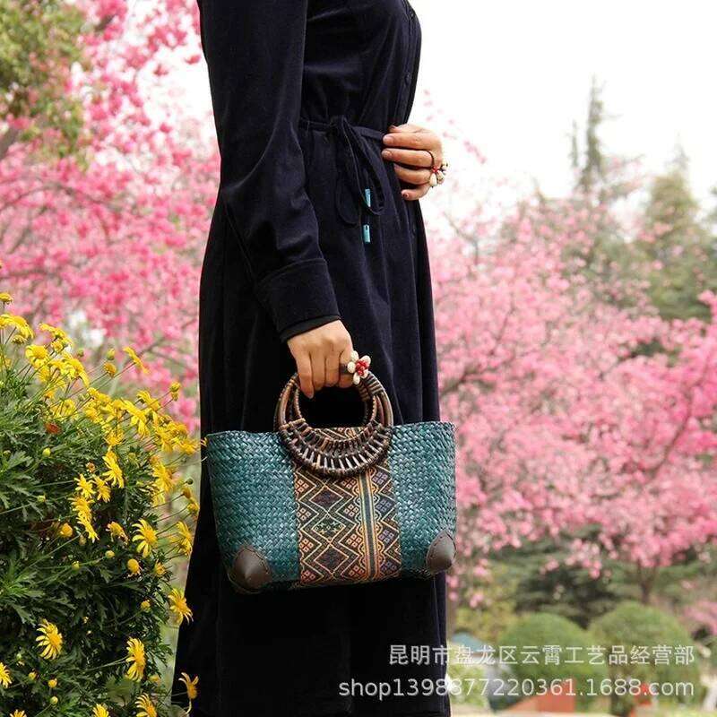 New style female Thailand rattan straw woven leisure vacation handbag small bag